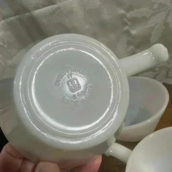VTG USA Anchor Hocking Fire King Oven Proof Milk Glass 5" Mixing Bowls Set  of 3 - Picture 4 of 4